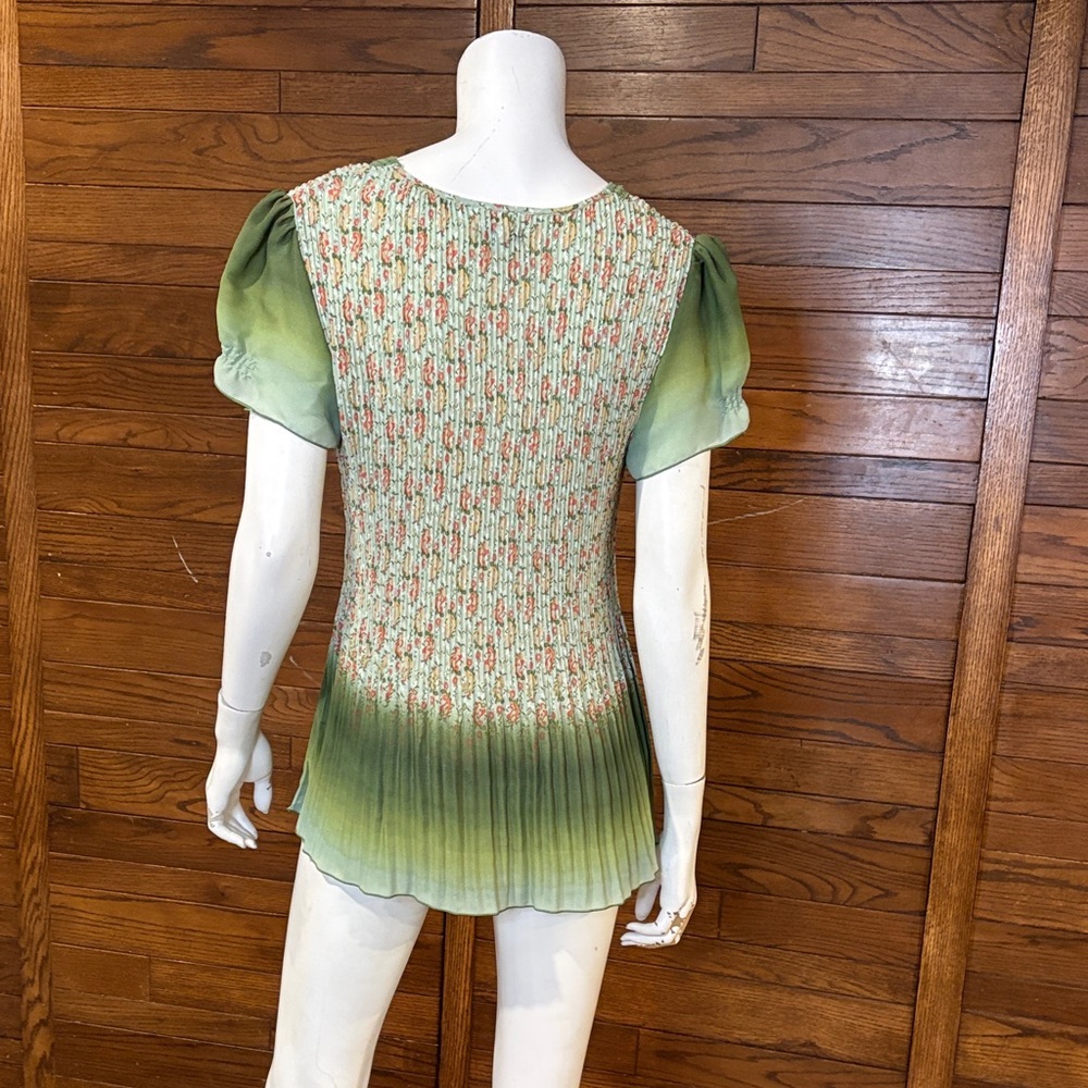 Elegant Green Ombre Women's Blouse - Picture 4 of 5